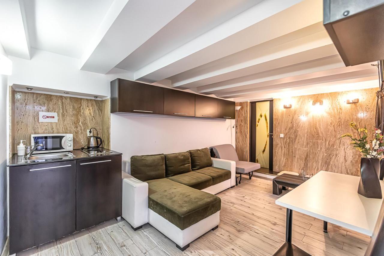 Modern In Piata Sfatului Apartment
